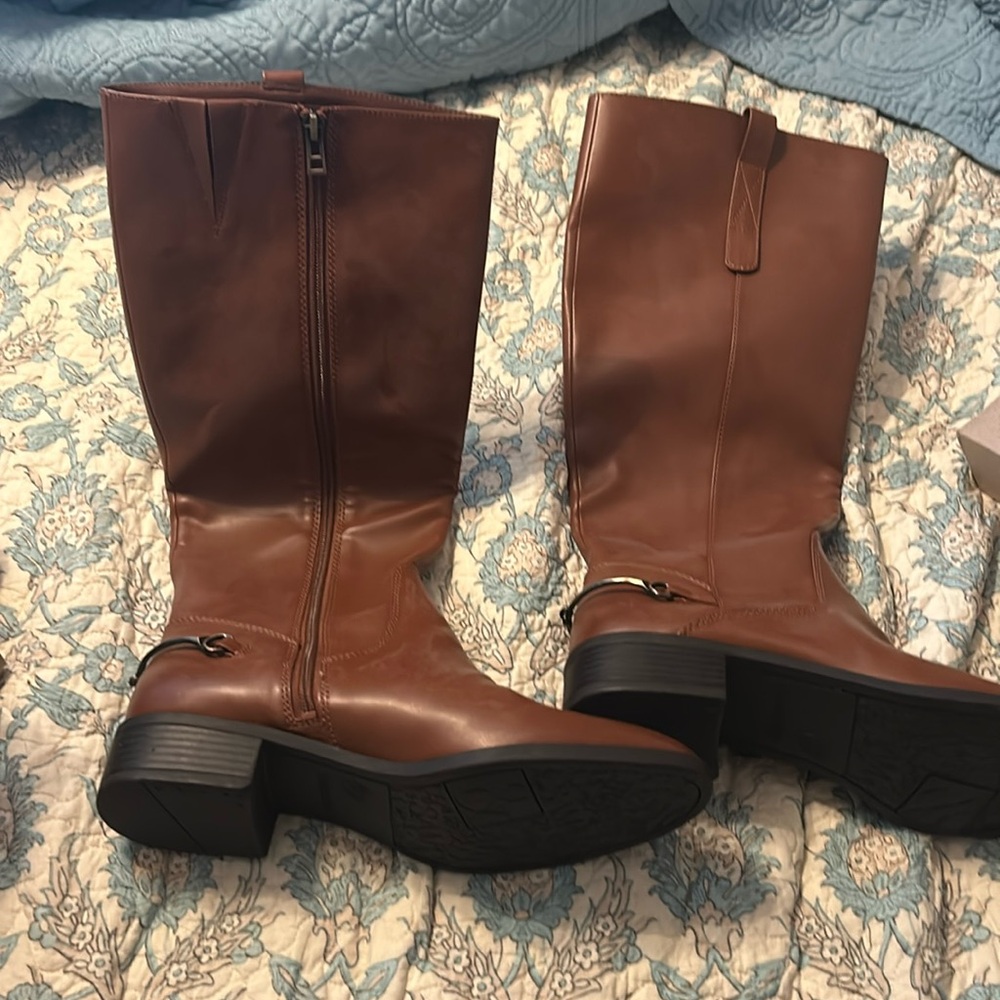 Women’s boots.